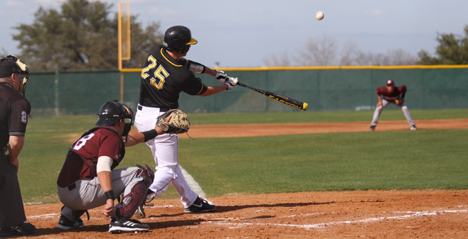 Pirates Suffer Doubleheader Losses to Trinity