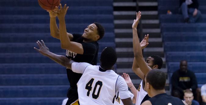 Men's Basketball Narrowly Defeated by Lake Forest