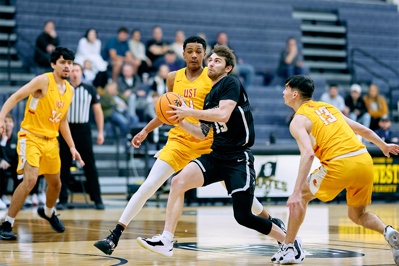 Southwestern MBB Drops Hard-Fought Contest to Nationally Ranked St. Thomas
