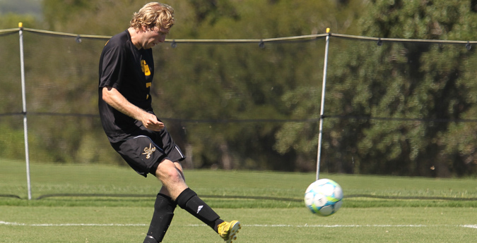 Men’s soccer remains undefeated in conference play