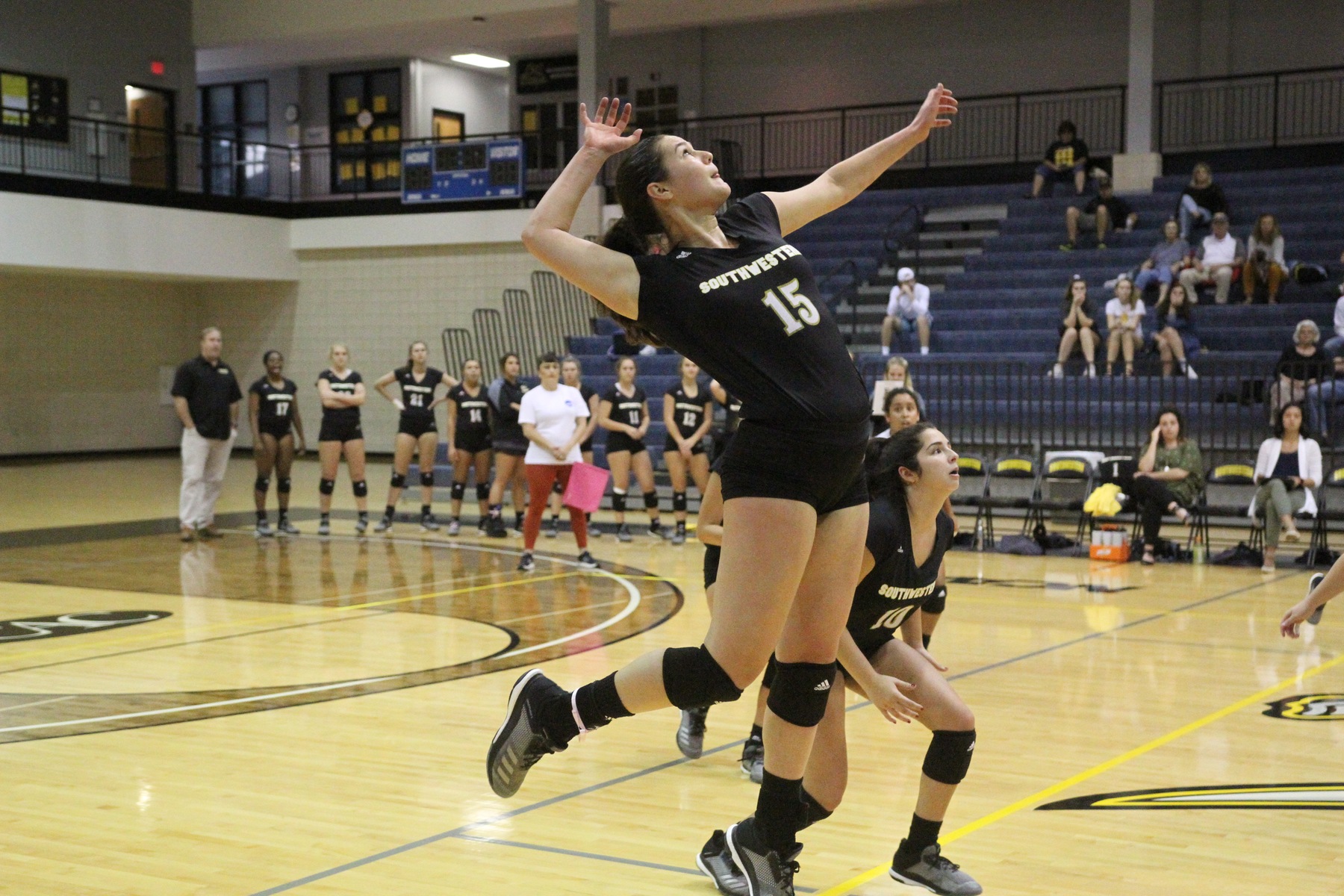 Volleyball Drops Nail-Biter To No. 20 UT-Tyler