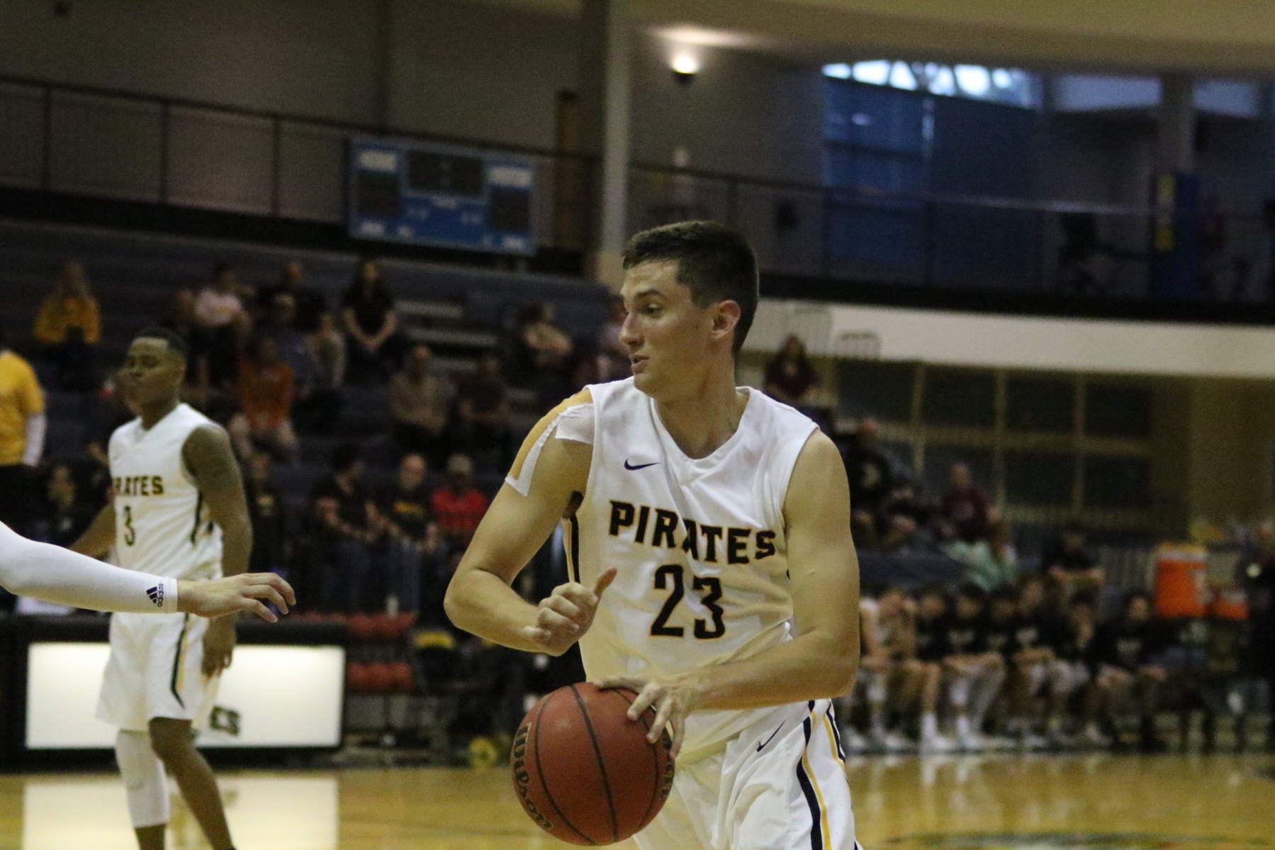 First-Half Woes Doom Men's Basketball In Loss To Mary-Hardin Baylor