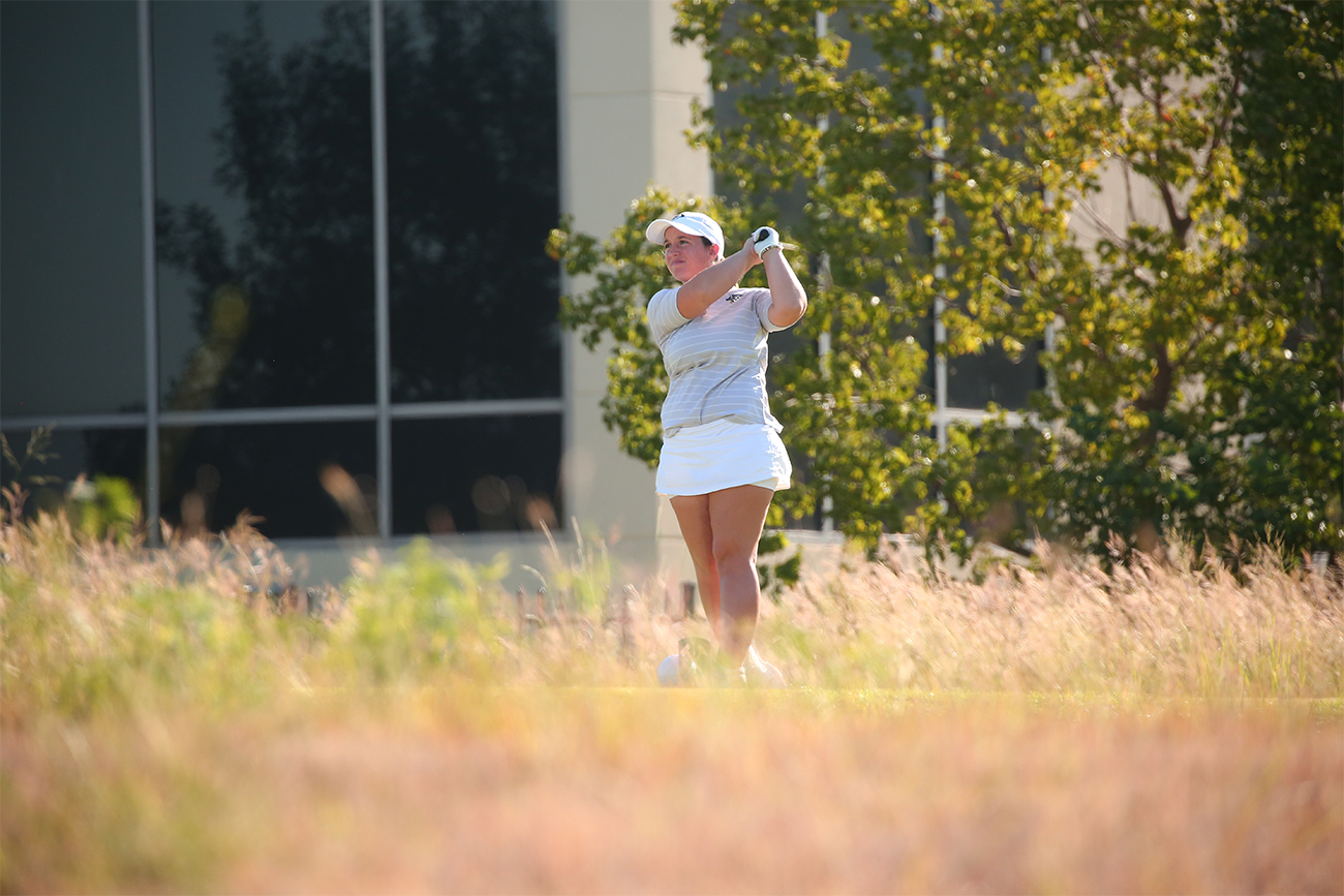 Women's Golf Winds Up 3rd In Space City Classic