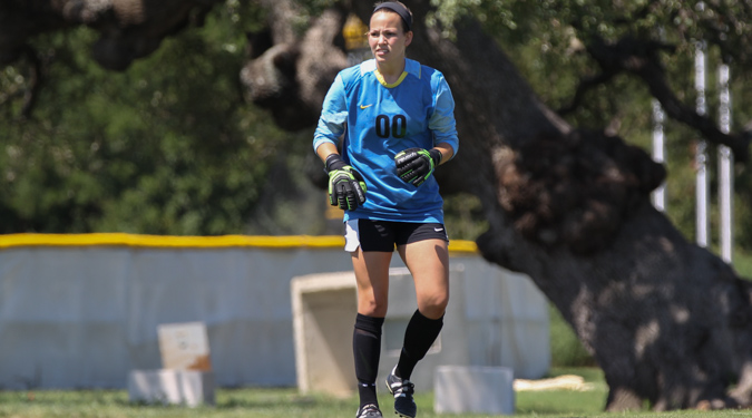 Hunt posts 17 saves in 3-0 loss to #3 Trinity