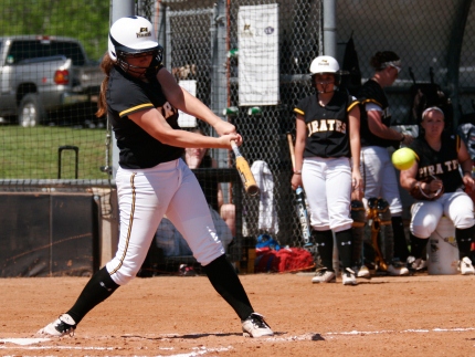 Softball Goes 1-3 at Trinity to Land In Second
