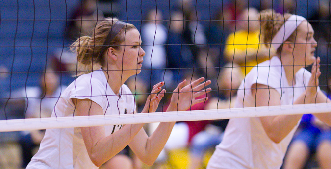 Volleyball splits matches in St. Louis