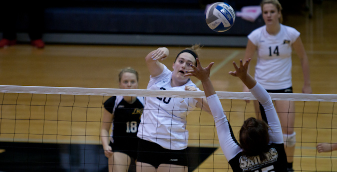 Volleyball sweeps weekend matches