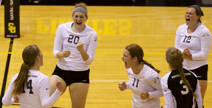 Pirates top Texas-Dallas in five-set thriller on Friday