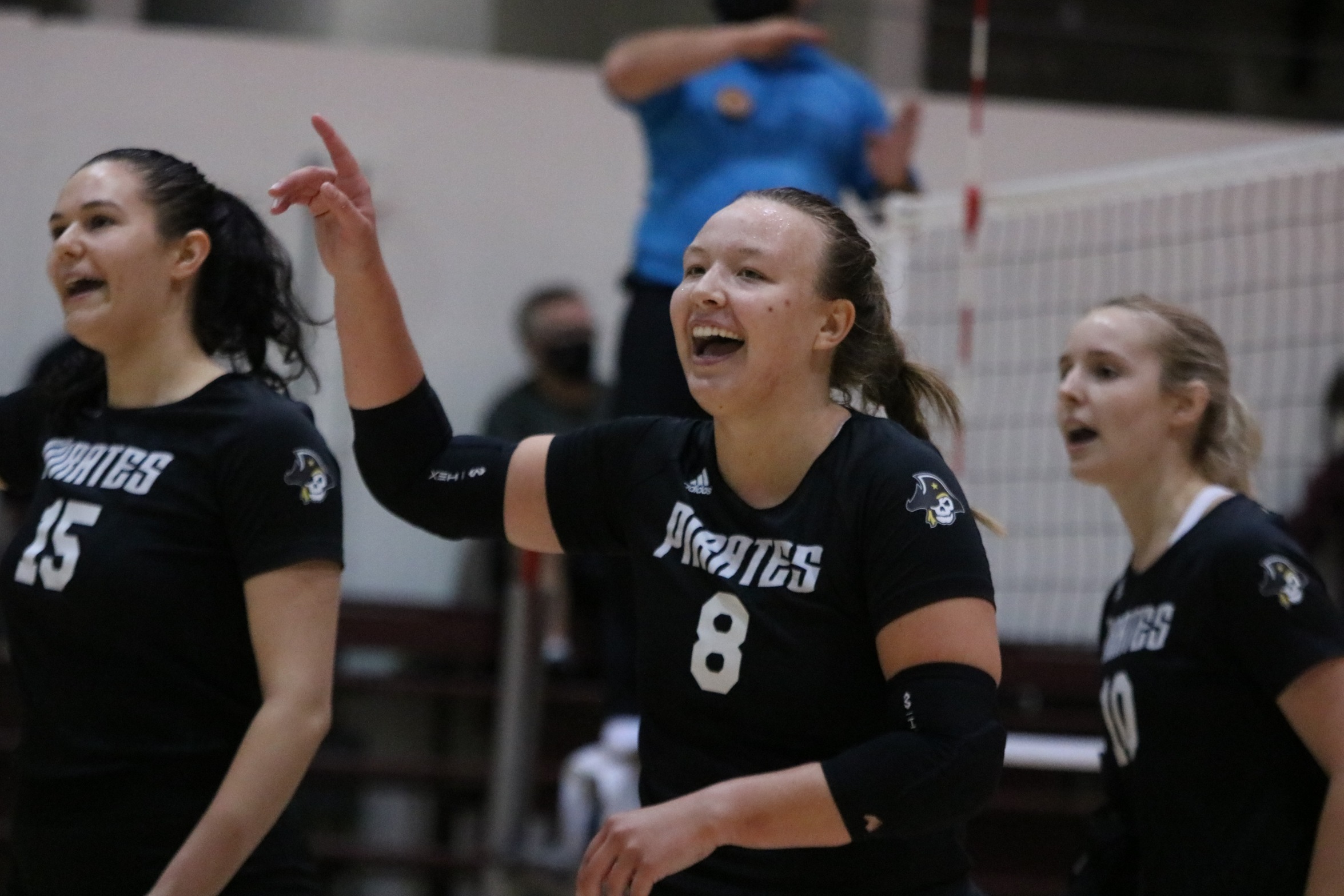 Volleyball Stifles Pacific Lutheran in Three Sets