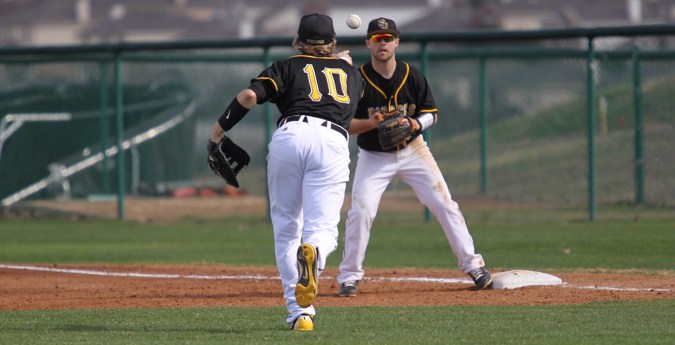 Pirates Fall to Texas Lutheran in Extra Innings