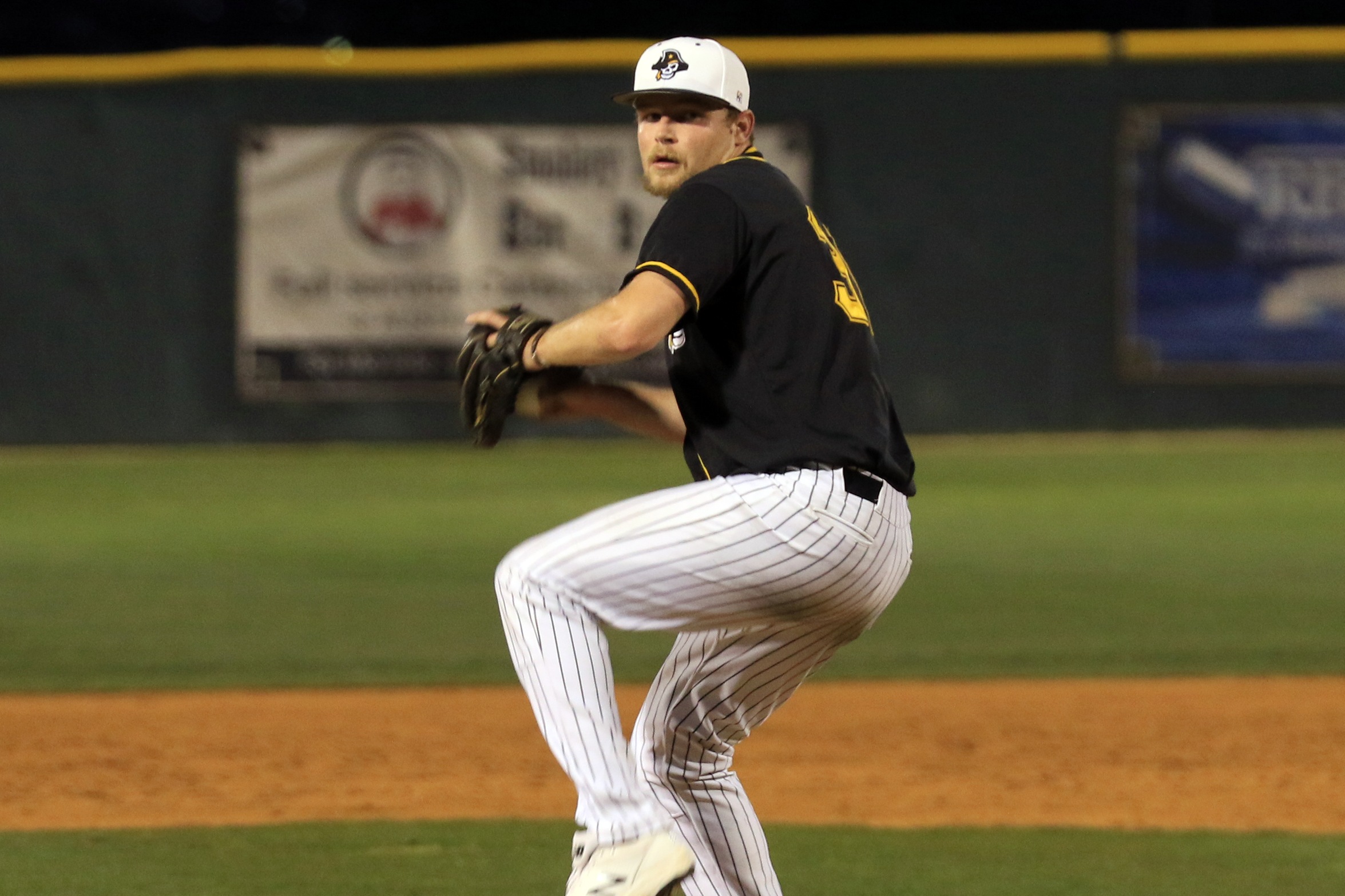 Baseball Drops First Game Against TLU 7-4