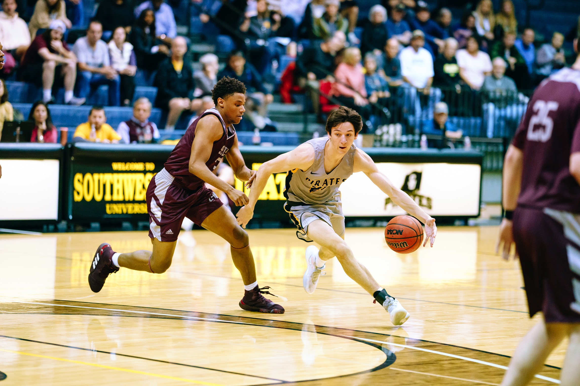 Men's Basketball Looks To Forge New Identity