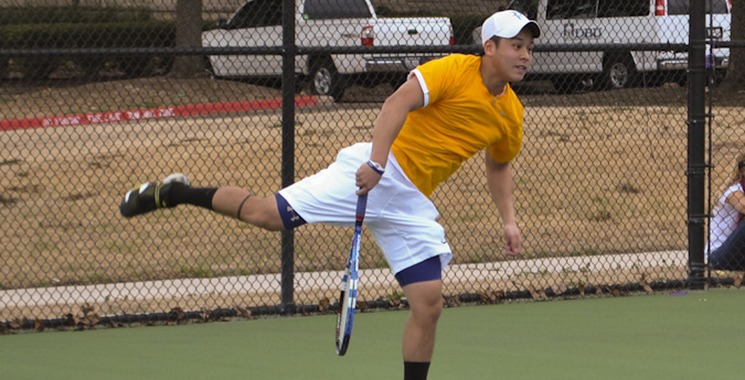 Men’s tennis cruises to 8-1 win over Sul Ross State