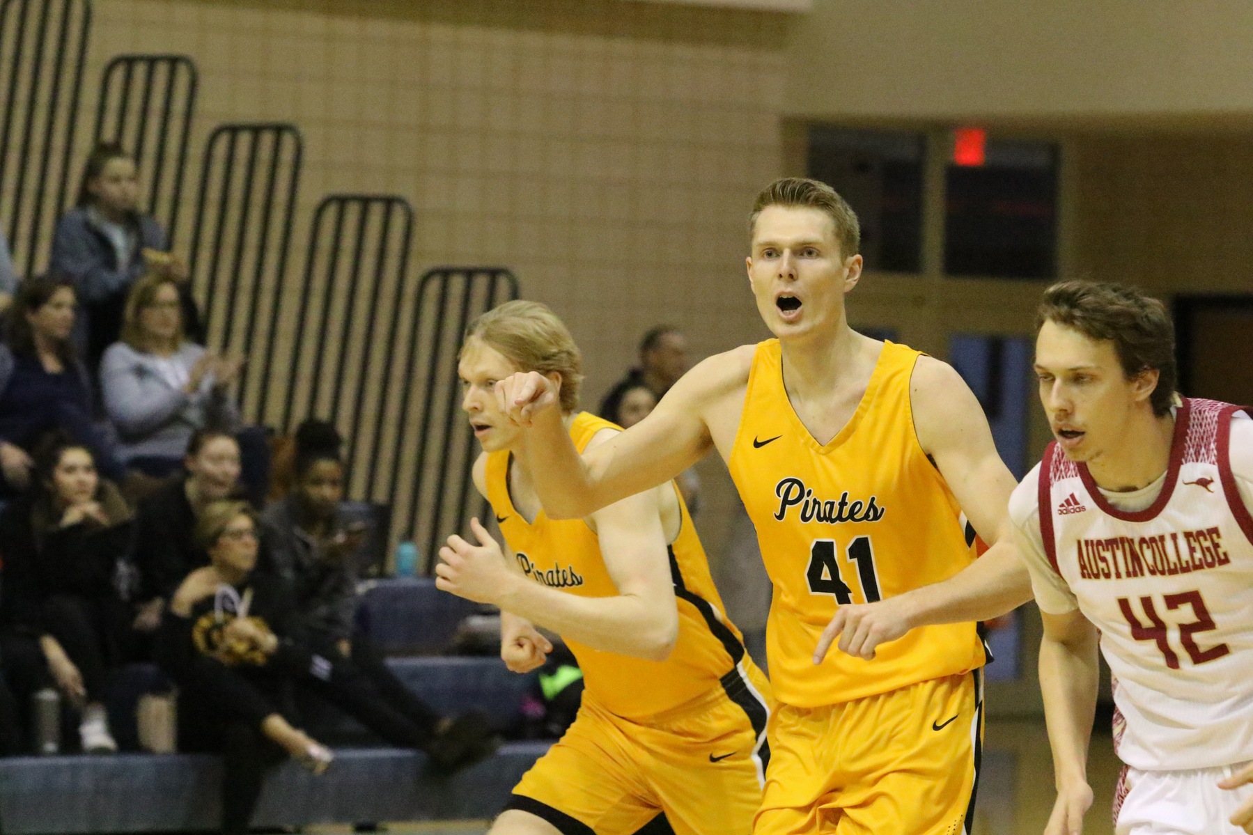 Late Surge Pushes Men's Basketball Past Austin College