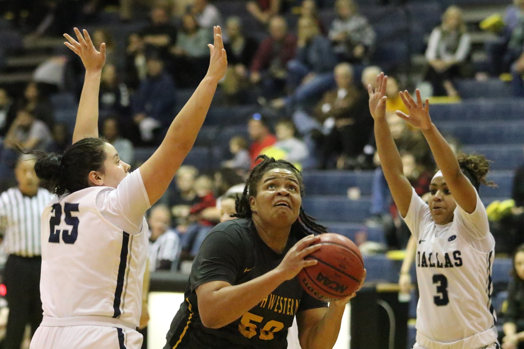 Women's Basketball Dominates Defensively in Win Over Dallas