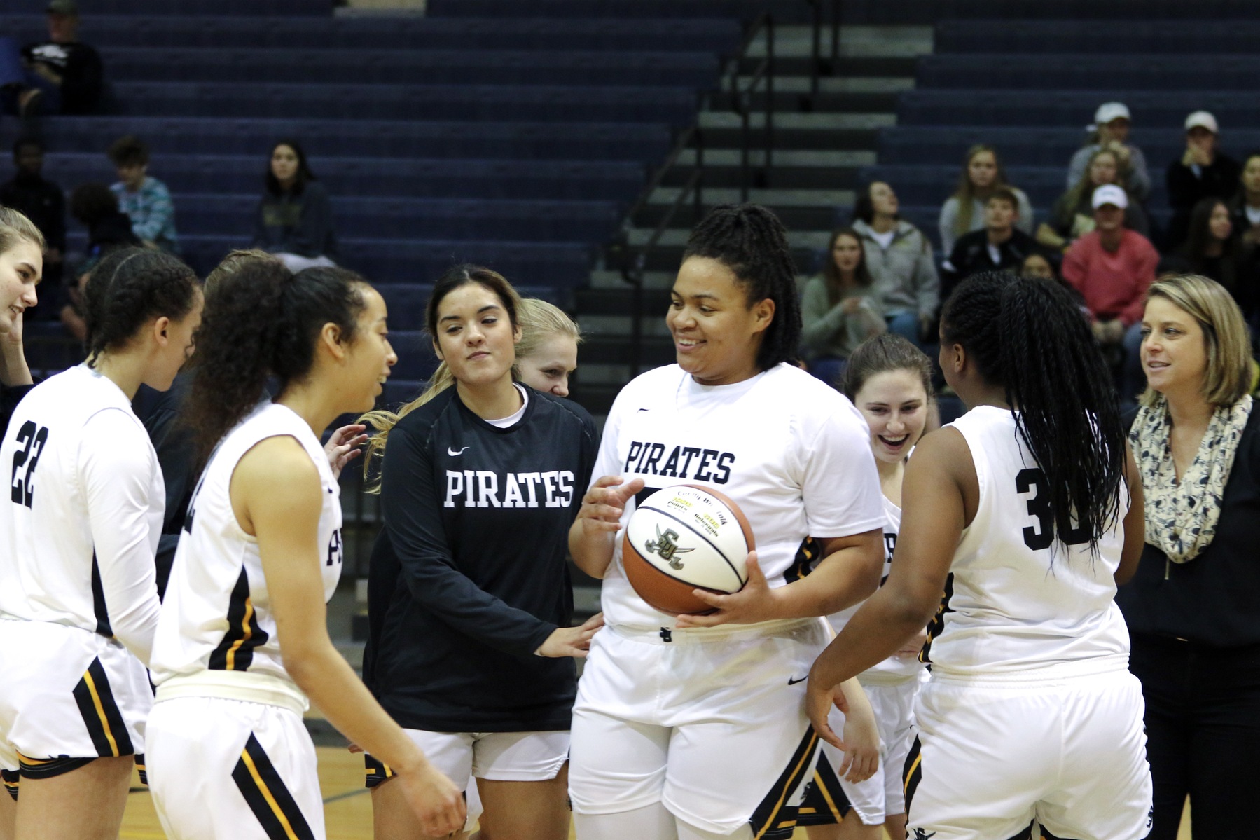Women's Basketball Owns the Paint in Win Over Texas Lutheran