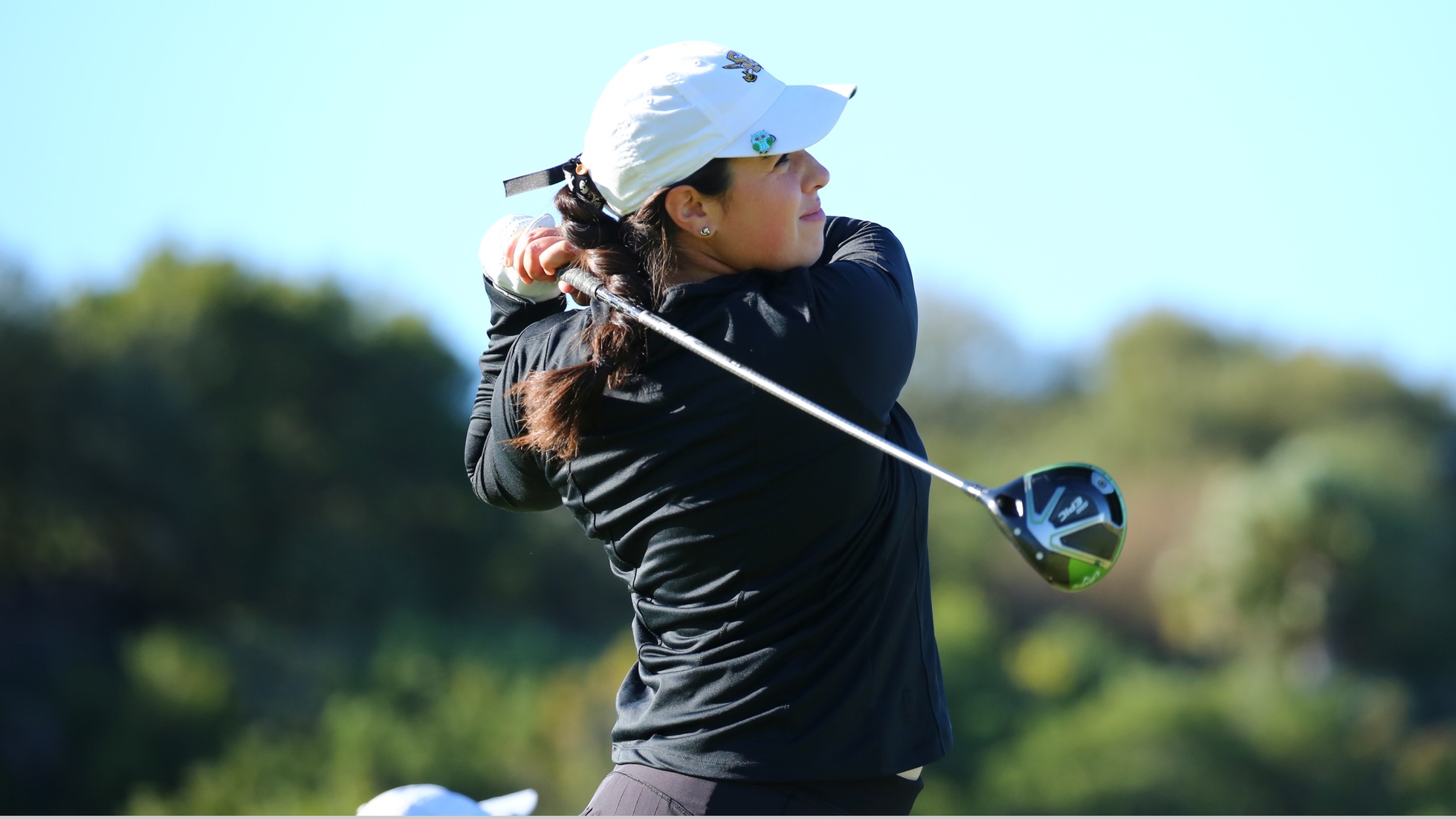 Women's golf tied for first after opening round