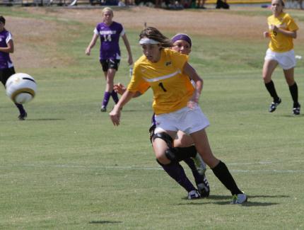 Early Goal Lifts Pirates Past Tornados