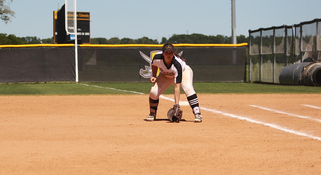 Softball Wins Second Game of Doubleheader Against Dallas