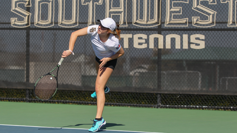 Southwestern continues win streak with two victories on Saturday