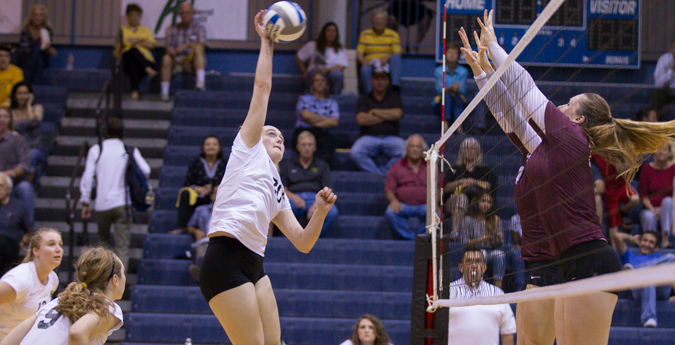 Volleyball moves into second with epic SCAC weekend