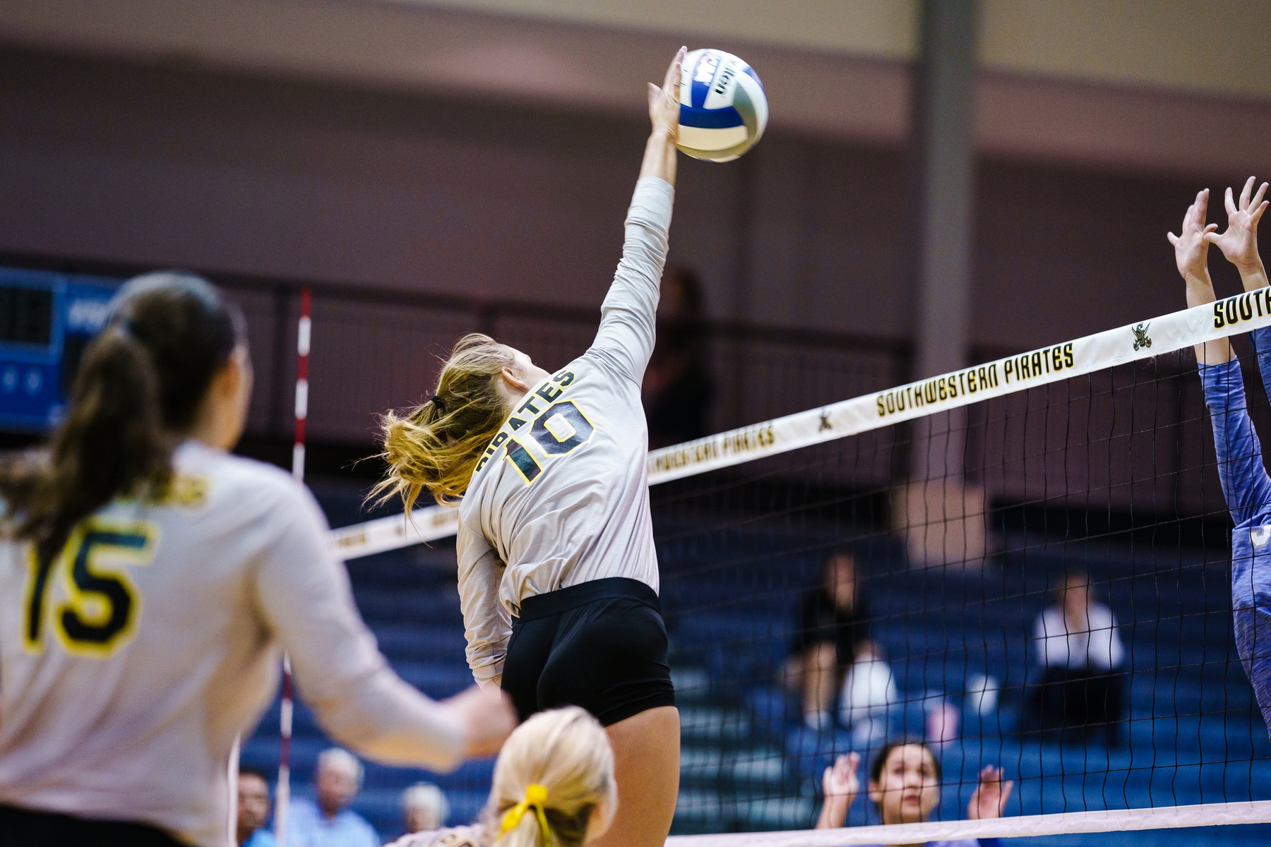 Volleyball Falls to Carnegie Mellon in Three Sets