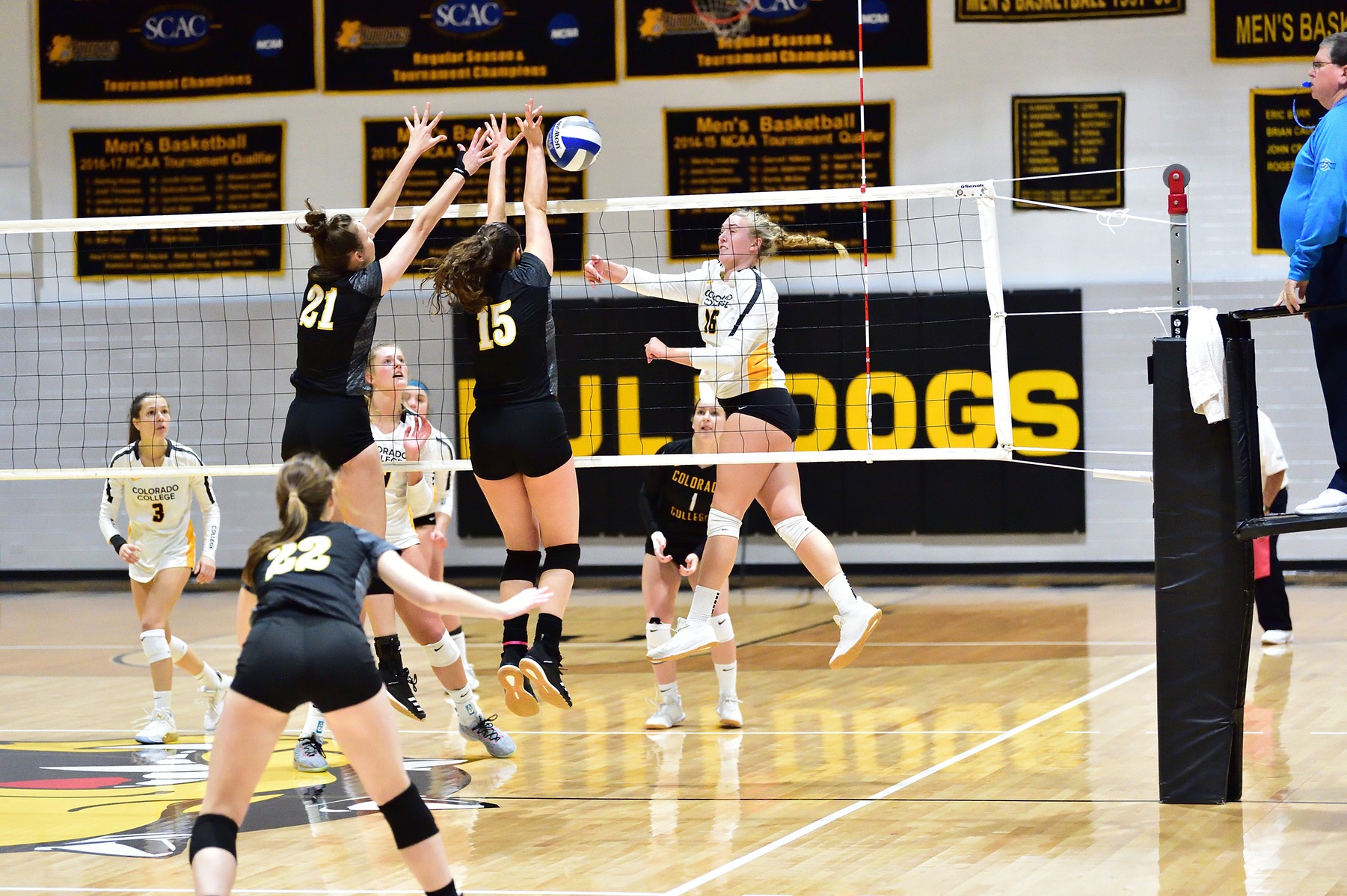 Volleyball Loses to Colorado College in the Semifinals